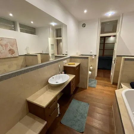 Apartment Rooftop Loft Flat For 4 Guests