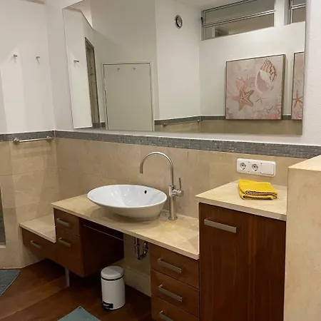 Rooftop Loft Flat For 4 Guests München