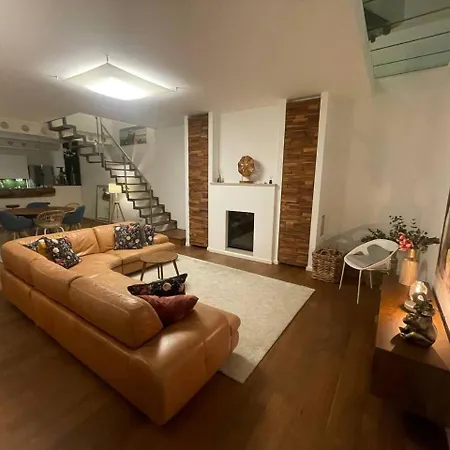 Rooftop Loft Flat For 4 Guests شقة