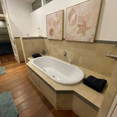 Rooftop Loft Flat For 4 Guests Munich